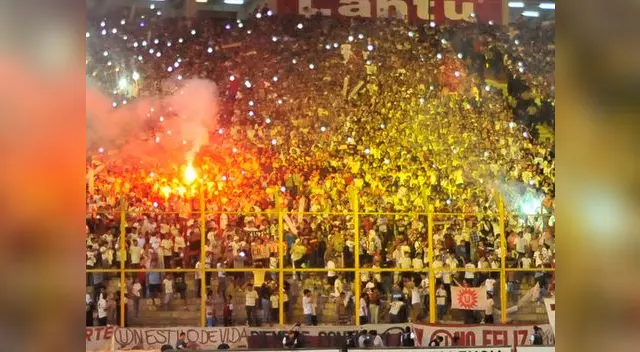 Barristas reaccionaron por pintas en estadio crema Barristas reaccionaron por pintas en estadio crema