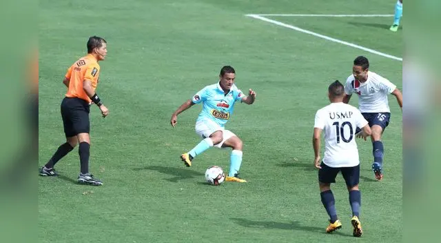 Intentó, pero siempre encontró un buen cerco defensivo santo.