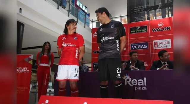  Ramón Rodríguez y Diego Morales en la presentación oficial de la indumentaria