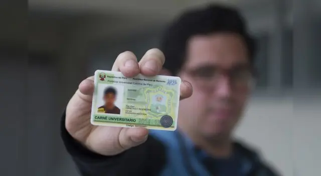 Los alumnos usarán el antiguo carnet hasta el 30 de abril. 