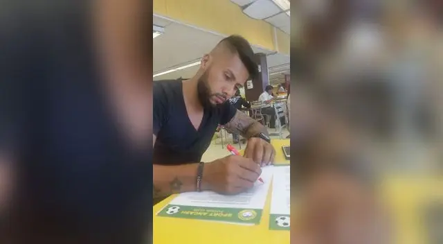 Momento de la firma de Castellanos