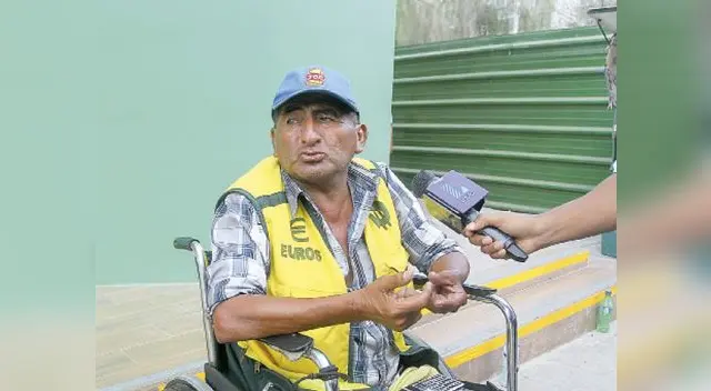 Más de 50 cambistas trabajan en el centro financiero desde las 9 de la mañana hasta las 6 de la tarde. Más de 50 cambistas trabajan en el centro financiero desde las 9 de la mañana hasta las 6 de la tarde.