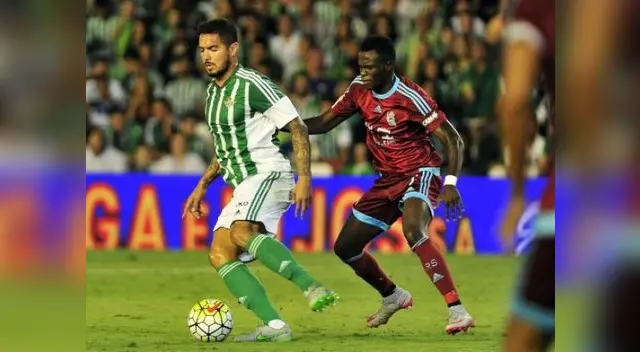 Intento Vargas por todo los medios, pero siempre había un rival siguiéndolo