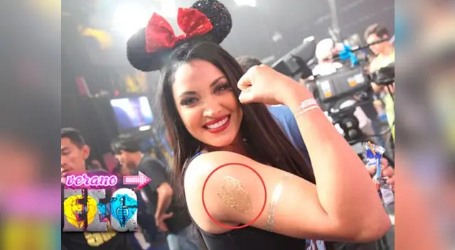 Guerrera mostró su nuevo tatuaje en vivo.