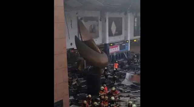 Rescatistas están en búsqueda de sobrevivientes Rescatistas están en búsqueda de sobrevivientes