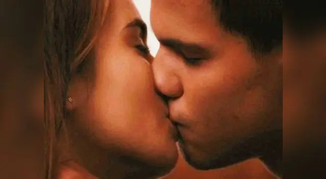 Besar es el arte entre una pareja Besar es el arte entre una pareja