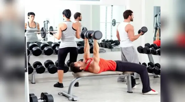 Los menores también pueden hacer pesas.