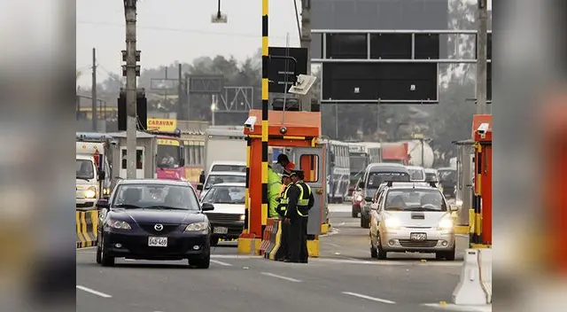 Choferes en la ruta manifestaron su desacuerdo por aumento de peaje.