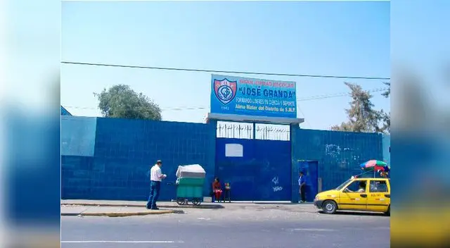 Alumnos no pueden estudiar en emblemático colegio /Foto: Difusión Twitter