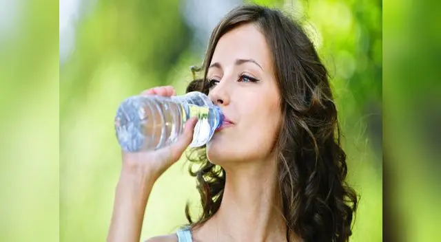 Toma por lo menos tres litros de agua al día