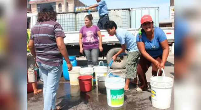 Miles de limeños padecen por falta del líquido elemento Miles de limeños padecen por falta del líquido elemento