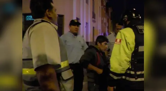 El joven fue trasladado al centro de salud más cercano.