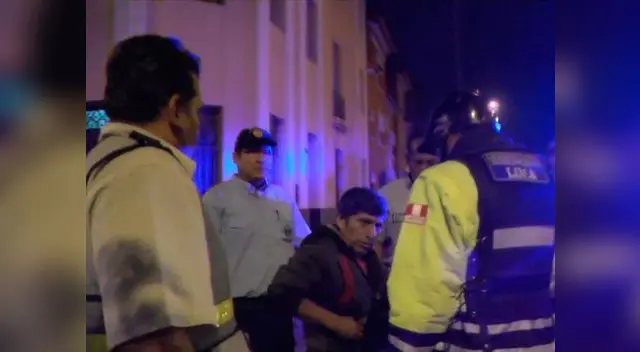 El joven fue trasladado al centro de salud más cercano.