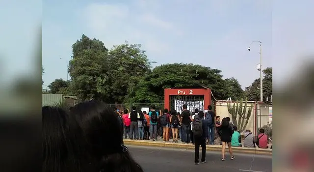 Alumnos no pueden ingresar a recinto por medida de fuerza