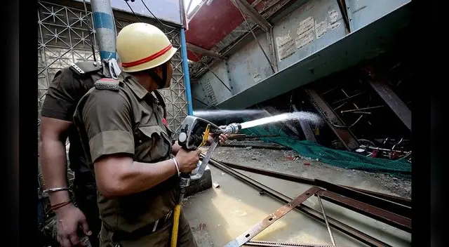 Buscan sobrevientes de tragedia