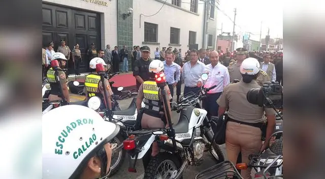 Máximas autoridades de la PNP recibieron la entrega del lote Máximas autoridades de la PNP recibieron la entrega del lote