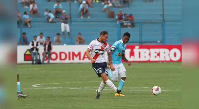 Pablo Lavanderia en los 14 minutos que estuvo en el campo la rompió. Hizo un gol y fue dolor de cabeza para defensa bajopontina Pablo Lavanderia en los 14 minutos que estuvo en el campo la rompió. Hizo un gol y fue dolor de cabeza para defensa bajopontina