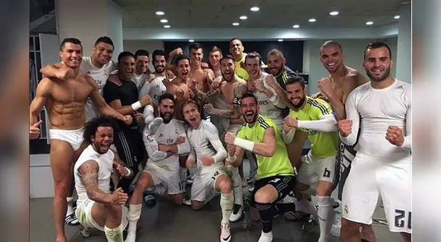 Cristiano Ronaldo sale casi desnudo