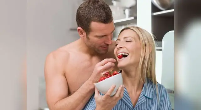 Combinar la comida y el sexo aumenta el placer en la pareja.