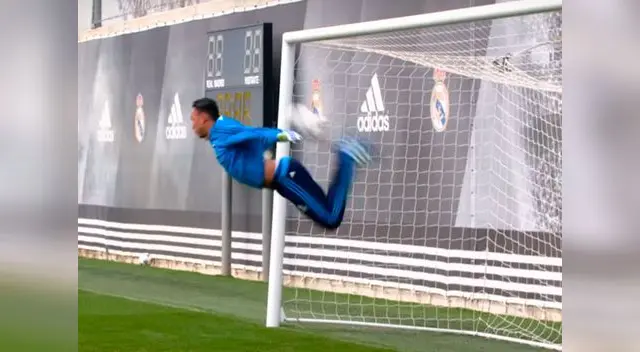 Keylor Navas hizo el Escorpión de Higuita.