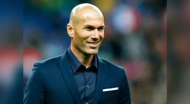 Zinedine Zidane pegó chicle bajo la mesa en conferencia