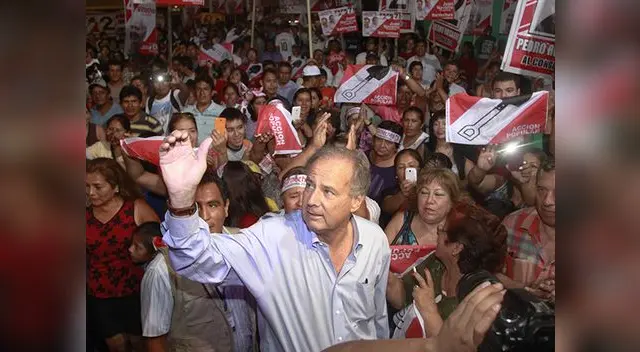 Barnechea habló fuerte contra rivales políticos. Barnechea habló fuerte contra rivales políticos.