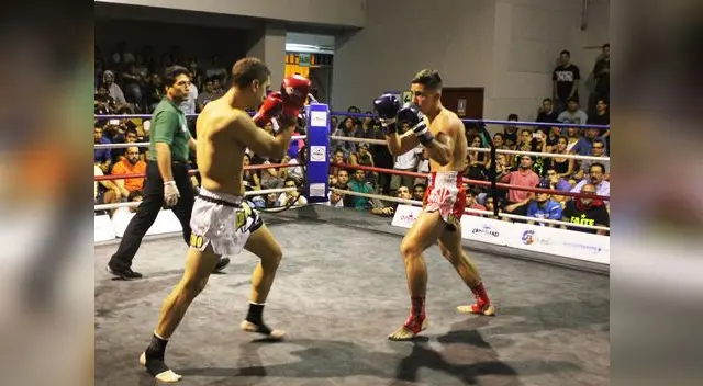 El peruano enfrentando y midiendo a su rival El peruano enfrentando y midiendo a su rival