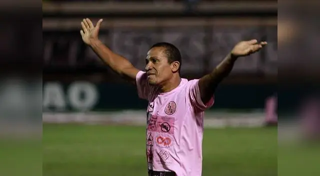 5 veces emigró al extranjero: Al-Hilal, Aris Salónica, A. Paranaense, Belgrano y D. Pereira 5 veces emigró al extranjero: Al-Hilal, Aris Salónica, A. Paranaense, Belgrano y D. Pereira