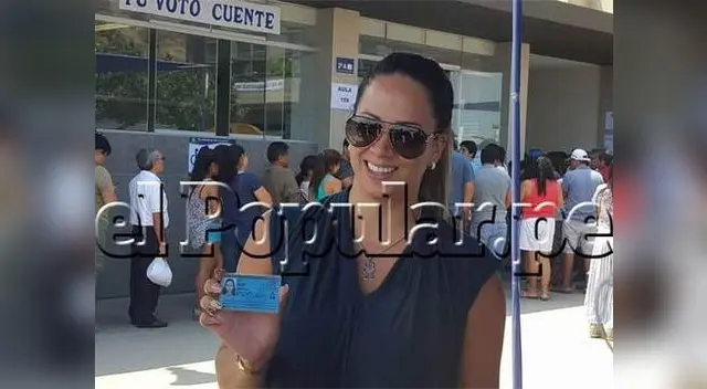 A pesar de los insultos de la gente emitió su voto  sin hacer cola