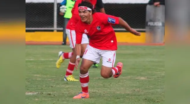La rompe en el campo de juego y en court de katismo