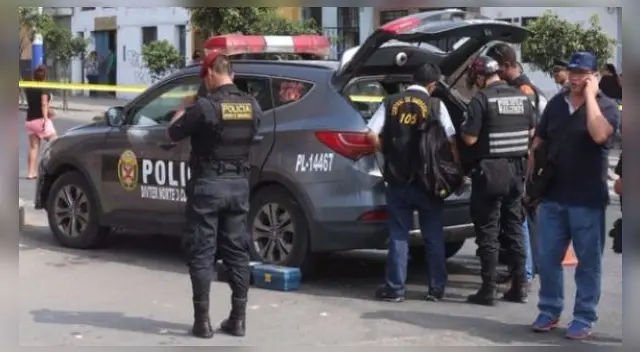 Custodios fueron acribillados en su patrullero.