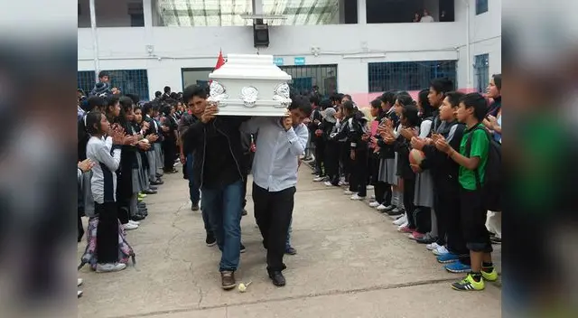 El sepelio del alumno del colegio Miguel Grau