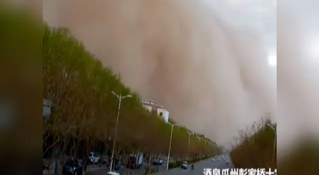 La tormento provocó que cinco vehículos se choquen La tormento provocó que cinco vehículos se choquen