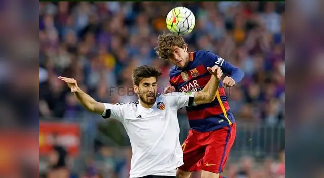 Barcelona no levanta y cae ante el Valencia por 2-1 Barcelona no levanta y cae ante el Valencia por 2-1
