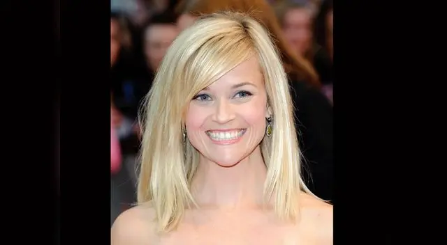 El cerquillo a un lado es ideal para los rostros en forma de corazón El cerquillo a un lado es ideal para los rostros en forma de corazón