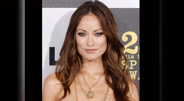 El mejor tip es dejar el cabello largo para una cara cuadrada El mejor tip es dejar el cabello largo para una cara cuadrada