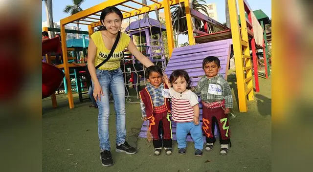 Un pequeño de solo once meses al lado de los hermanos Lizarme