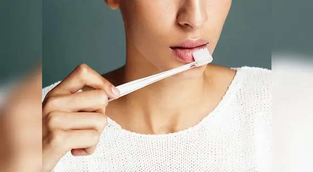 Descubre este nuevo uso del cepillo de diente como exfoliador