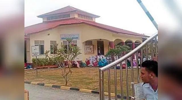 La institución contrató a expertos religiosos para combatir al espectr