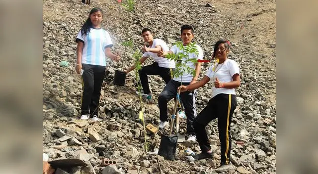 Escolares estuvieron presente en plantado de árboles  