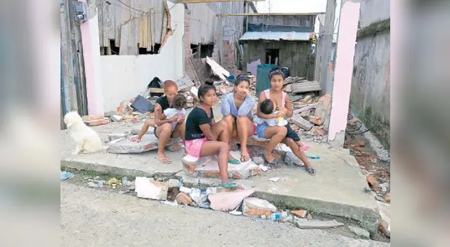 Sigue la crisis humanitaria en Ecuador por terremoto de 7.8 grados