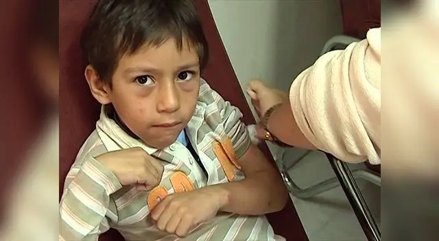 No olvidar de las vacunas de un niño