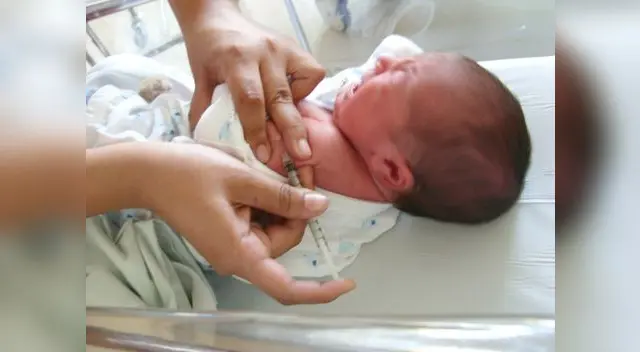 Y a los seis meses le toca la tercera dosis de Pentavelente y antipolio oral.