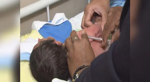  A un recién nacido le toca las vacunas hepatitis B y BCG.