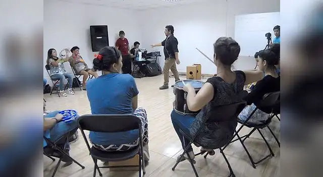 Salsa terapia mejora la producción laboral de las personas