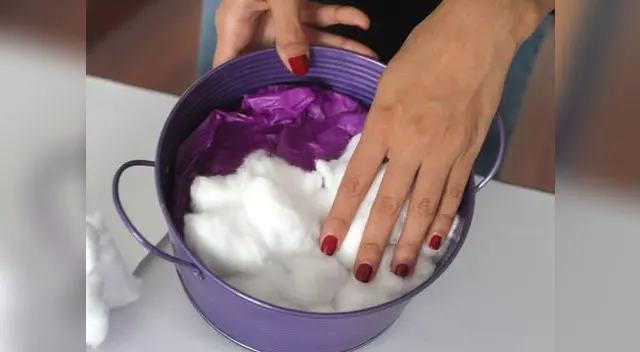 Arma una especie de colchón con algodones Arma una especie de colchón con algodones