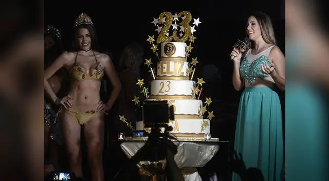 Estuvieron a dos metros de distancia en concurrido evento Estuvieron a dos metros de distancia en concurrido evento