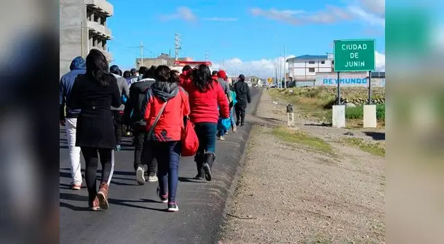 Estudiantes reclaman sus derechos para continuar con sus estudios