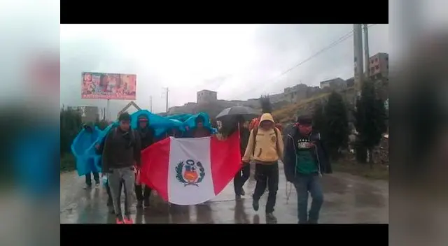 Estudiantes reclaman sus derechos para continuar con sus estudios