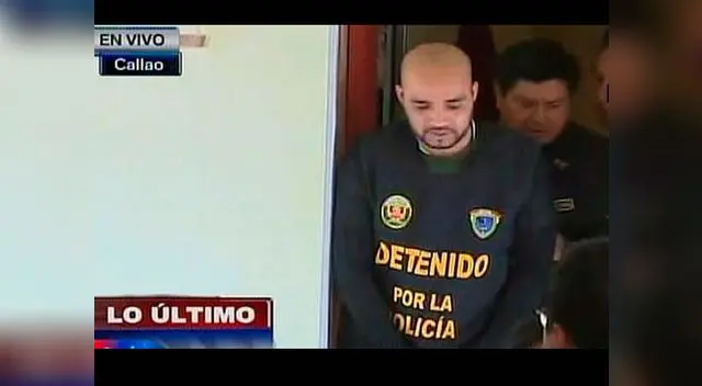 Mientras ministro hablaba se asomó a puerta del avión